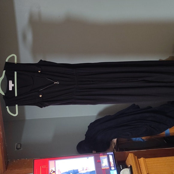 Clothes - Picture 3 of 4